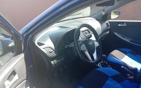 Hyundai Solaris II рестайлинг, 2012 год, 600 000 рублей, 4 фотография