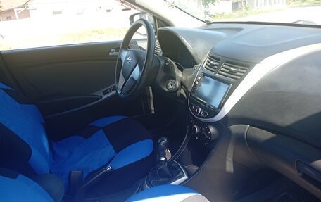 Hyundai Solaris II рестайлинг, 2012 год, 600 000 рублей, 11 фотография