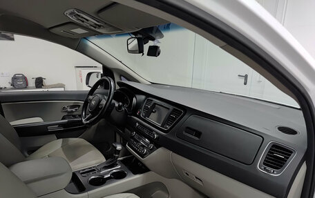 KIA Carnival III, 2020 год, 2 750 000 рублей, 13 фотография