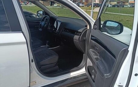 Mitsubishi Outlander III рестайлинг 3, 2022 год, 2 150 000 рублей, 8 фотография
