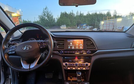 Hyundai Elantra VI рестайлинг, 2019 год, 1 450 000 рублей, 3 фотография