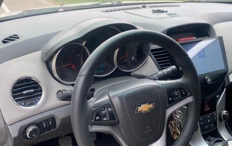 Chevrolet Cruze II, 2010 год, 680 000 рублей, 3 фотография