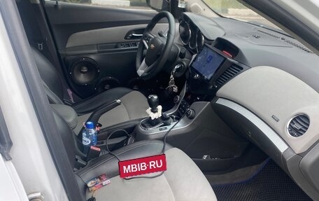 Chevrolet Cruze II, 2010 год, 680 000 рублей, 8 фотография