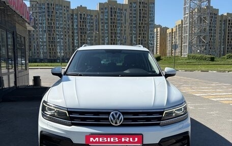 Volkswagen Tiguan II, 2018 год, 2 400 000 рублей, 5 фотография