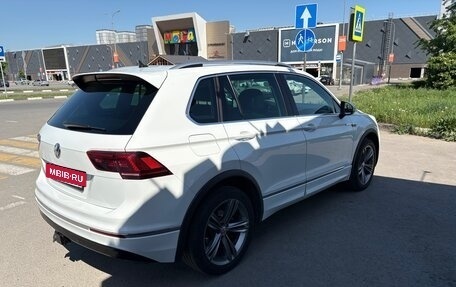 Volkswagen Tiguan II, 2018 год, 2 400 000 рублей, 3 фотография