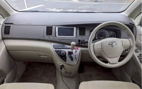 Toyota ISis I, 2012 год, 930 000 рублей, 9 фотография