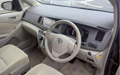 Toyota ISis I, 2012 год, 930 000 рублей, 11 фотография