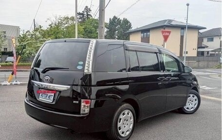 Toyota ISis I, 2012 год, 930 000 рублей, 4 фотография