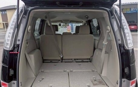 Toyota ISis I, 2012 год, 930 000 рублей, 14 фотография