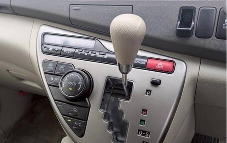 Toyota ISis I, 2012 год, 930 000 рублей, 18 фотография