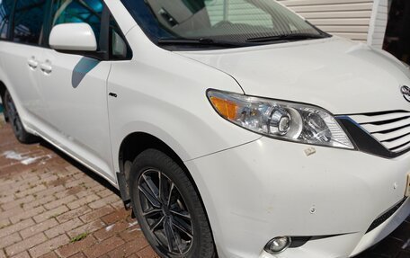 Toyota Sienna III, 2016 год, 2 650 000 рублей, 3 фотография