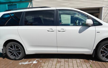 Toyota Sienna III, 2016 год, 2 650 000 рублей, 4 фотография