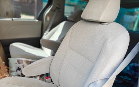 Toyota Sienna III, 2016 год, 2 650 000 рублей, 10 фотография