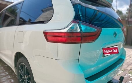 Toyota Sienna III, 2016 год, 2 650 000 рублей, 7 фотография