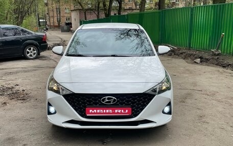Hyundai Solaris II рестайлинг, 2021 год, 1 220 000 рублей, 2 фотография