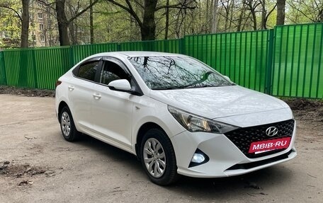 Hyundai Solaris II рестайлинг, 2021 год, 1 220 000 рублей, 3 фотография