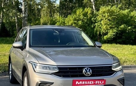 Volkswagen Tiguan II, 2021 год, 3 090 000 рублей, 2 фотография