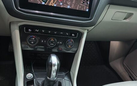 Volkswagen Tiguan II, 2018 год, 2 250 000 рублей, 11 фотография