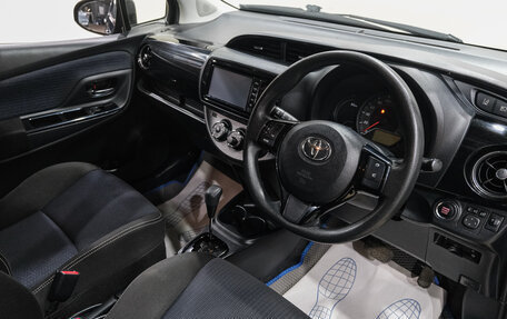Toyota Vitz, 2018 год, 999 000 рублей, 12 фотография