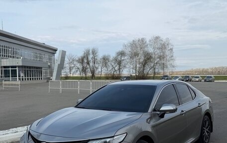 Toyota Camry, 2021 год, 3 395 000 рублей, 1 фотография