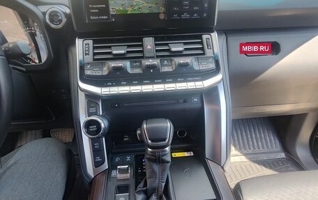 Toyota Land Cruiser, 2024 год, 13 000 000 рублей, 16 фотография