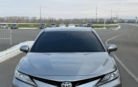 Toyota Camry, 2021 год, 3 395 000 рублей, 2 фотография