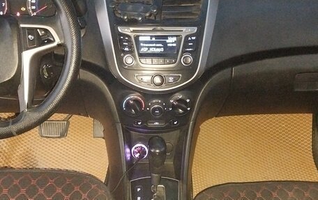 Hyundai Solaris II рестайлинг, 2014 год, 500 000 рублей, 3 фотография