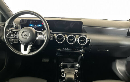 Mercedes-Benz A-Класс, 2019 год, 2 397 000 рублей, 12 фотография