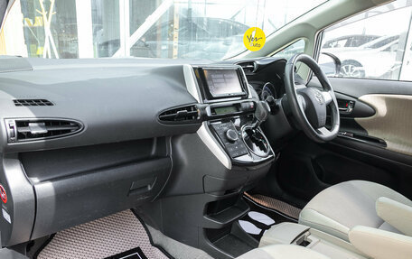 Toyota Wish II, 2012 год, 1 199 000 рублей, 19 фотография
