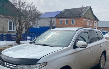 Mitsubishi Outlander III рестайлинг 3, 2013 год, 850 000 рублей, 3 фотография