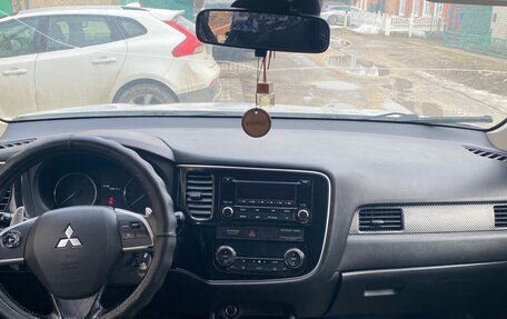 Mitsubishi Outlander III рестайлинг 3, 2013 год, 850 000 рублей, 8 фотография