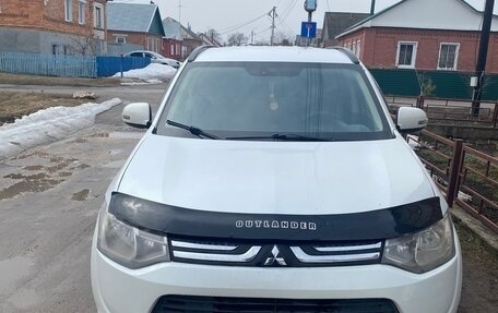 Mitsubishi Outlander III рестайлинг 3, 2013 год, 850 000 рублей, 2 фотография