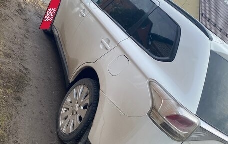 Mitsubishi Outlander III рестайлинг 3, 2013 год, 850 000 рублей, 7 фотография