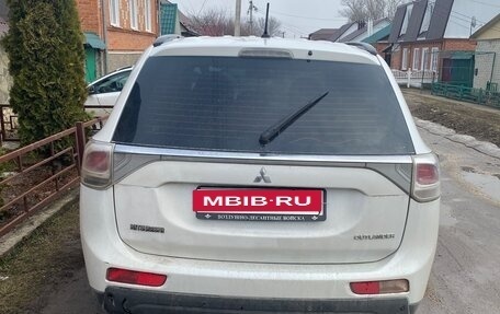 Mitsubishi Outlander III рестайлинг 3, 2013 год, 850 000 рублей, 6 фотография
