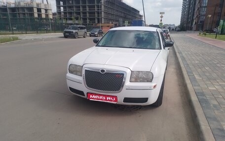 Chrysler 300C II, 2004 год, 770 000 рублей, 1 фотография