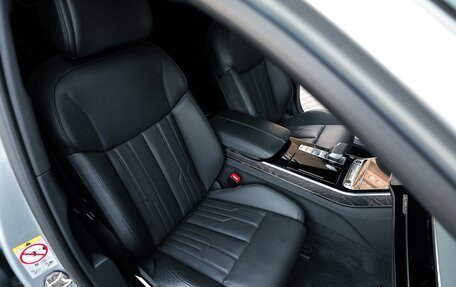 Audi A8, 2021 год, 6 000 000 рублей, 13 фотография