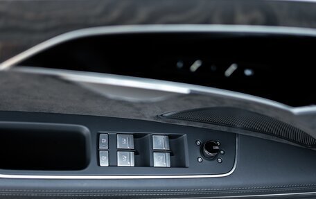 Audi A8, 2021 год, 6 000 000 рублей, 14 фотография