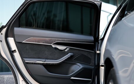 Audi A8, 2021 год, 6 000 000 рублей, 24 фотография