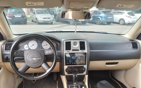 Chrysler 300C II, 2004 год, 770 000 рублей, 8 фотография