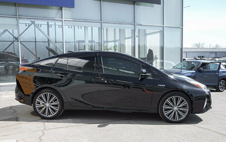 Toyota Prius IV XW50, 2016 год, 1 547 000 рублей, 6 фотография