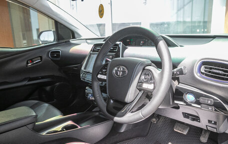 Toyota Prius IV XW50, 2016 год, 1 547 000 рублей, 10 фотография