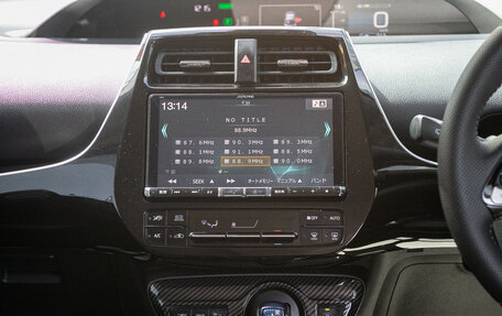 Toyota Prius IV XW50, 2016 год, 1 547 000 рублей, 15 фотография
