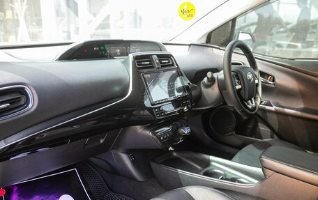 Toyota Prius IV XW50, 2016 год, 1 547 000 рублей, 18 фотография