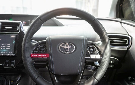 Toyota Prius IV XW50, 2016 год, 1 547 000 рублей, 13 фотография