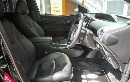 Toyota Prius IV XW50, 2016 год, 1 547 000 рублей, 11 фотография