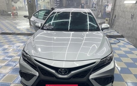 Toyota Camry, 2021 год, 3 300 000 рублей, 3 фотография
