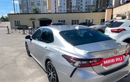 Toyota Camry, 2021 год, 3 300 000 рублей, 6 фотография