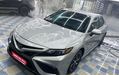 Toyota Camry, 2021 год, 3 300 000 рублей, 2 фотография