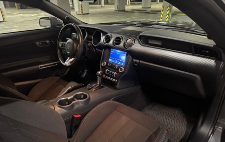 Ford Mustang VI рестайлинг, 2023 год, 4 850 000 рублей, 25 фотография