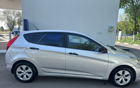Hyundai Solaris II рестайлинг, 2011 год, 585 000 рублей, 9 фотография